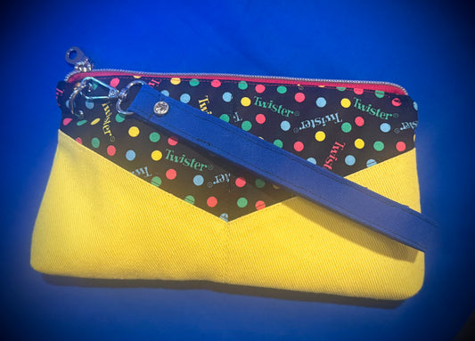 Stitchin’ by M.- Twister Wristlet with an inside zipper pocket